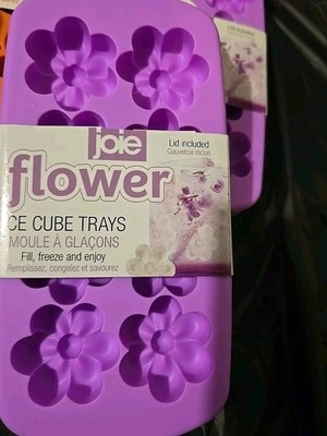 FLOWER ICE CUBE TRAY WITH LID JOI BRAND. $12 EACH