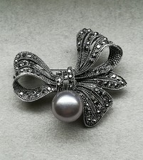 Schleifenbrosche Glitzersteine Silber Perle S...
