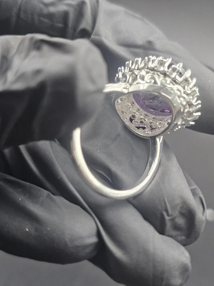 Anel de noivado folheado a ouro branco 14K com halo de ametista de corte oval criado em laboratório - Imagem 2 de 4