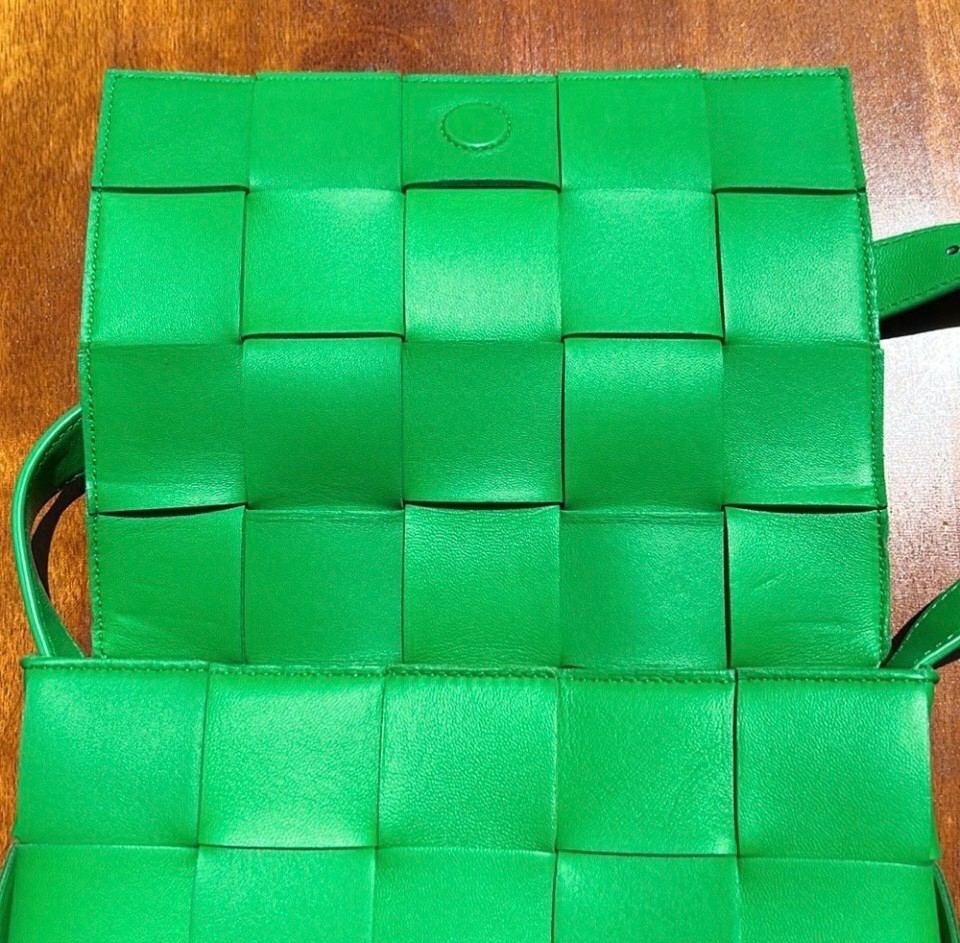 Pre-authenticated new Bottega Veneta cassette bag with dust bag Green Crossbody thumbnail 13
