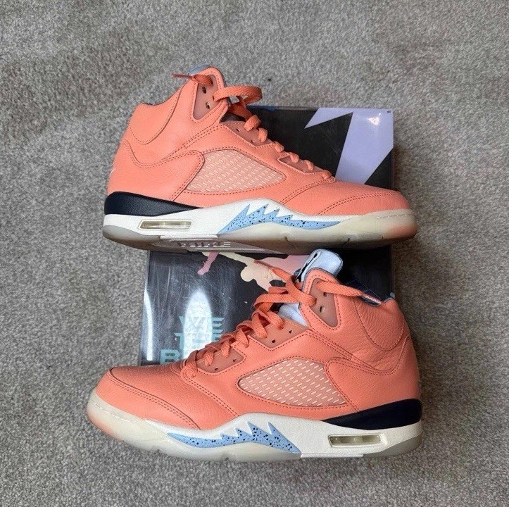 SAOLA Taglia 10 Jordan 5 Retro x DJ Khaled Mid We the Best Crimson Bliss DV4982 641