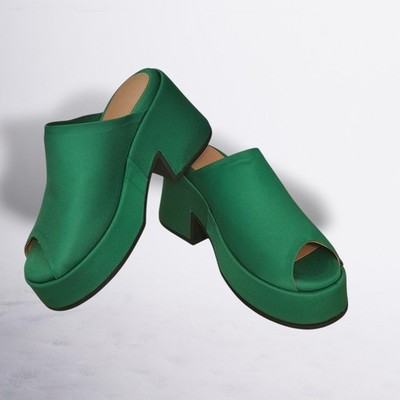 Ganni Sandalen Keilabsatz Satin 