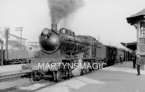 R- RENFE Spanish railway Digital image 240-4041 @ Palencia 16-5-1965