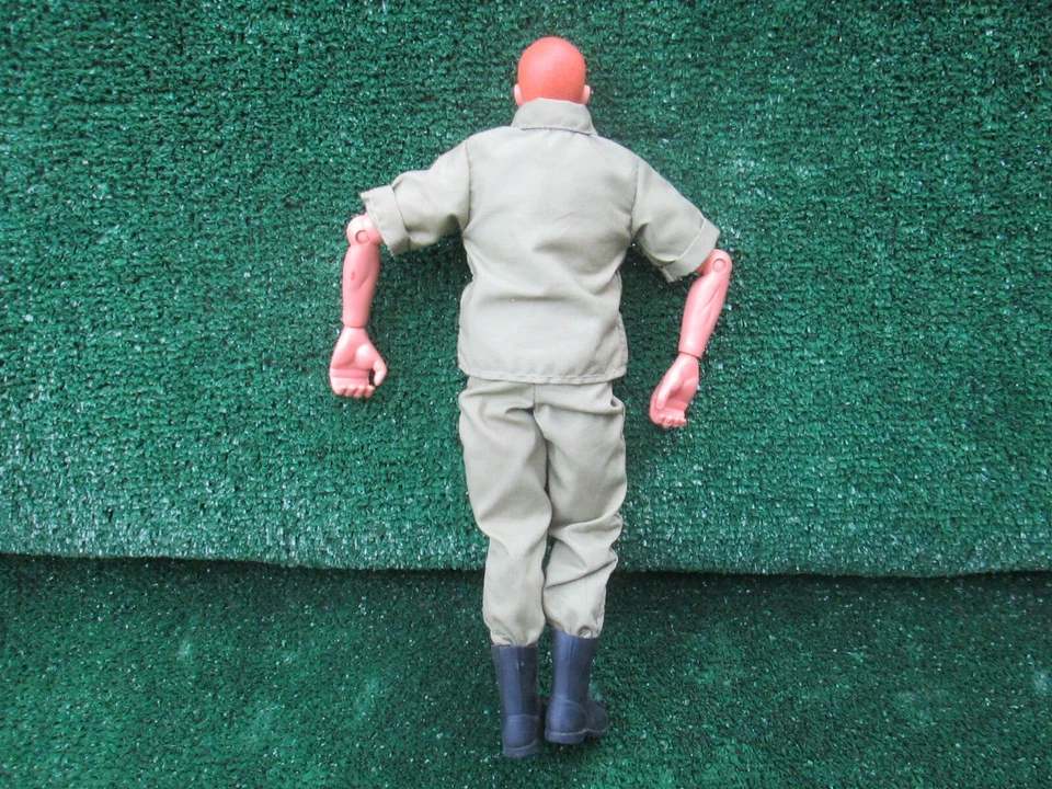 Militar GI Joe Pelo Rojo Ojos Verdes Pawtucket Vestido con Botas Fecha 1996 En muy buena condición Foto 4 de 4