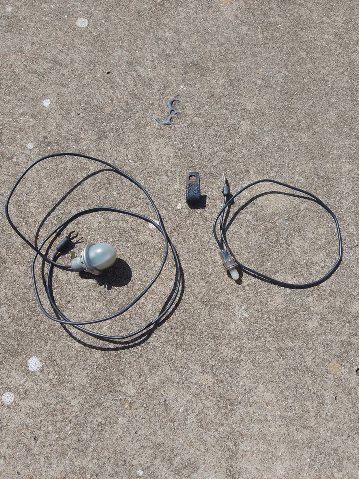 STUDEBAKER 1964/66 CRUISER,DAYTONA,COMMANDER 2/4DR NOS AC3514 GLOVE BX LIGHT KIT - Image 3 of 4