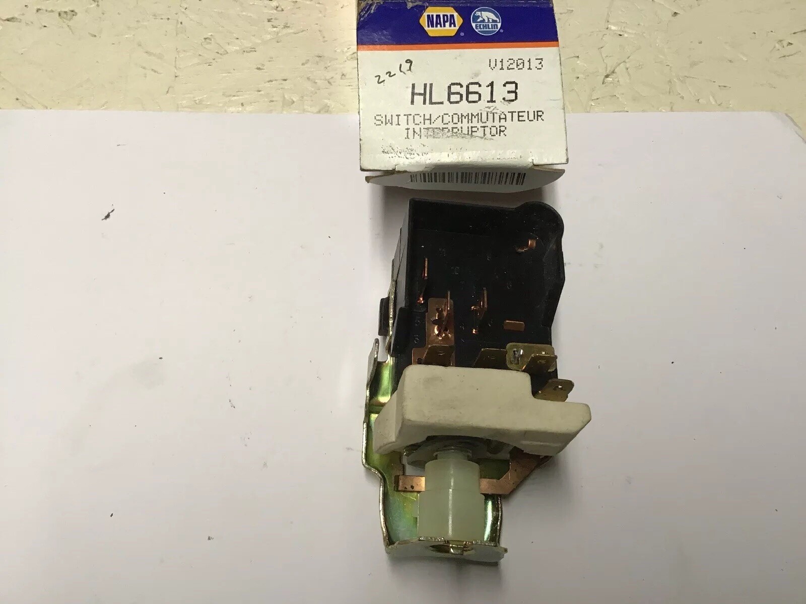 NAPA ECHLIN HL6613 HEADLAMP SWITCH / COMMUTATEUR INTERRUPTOR—N.O.S