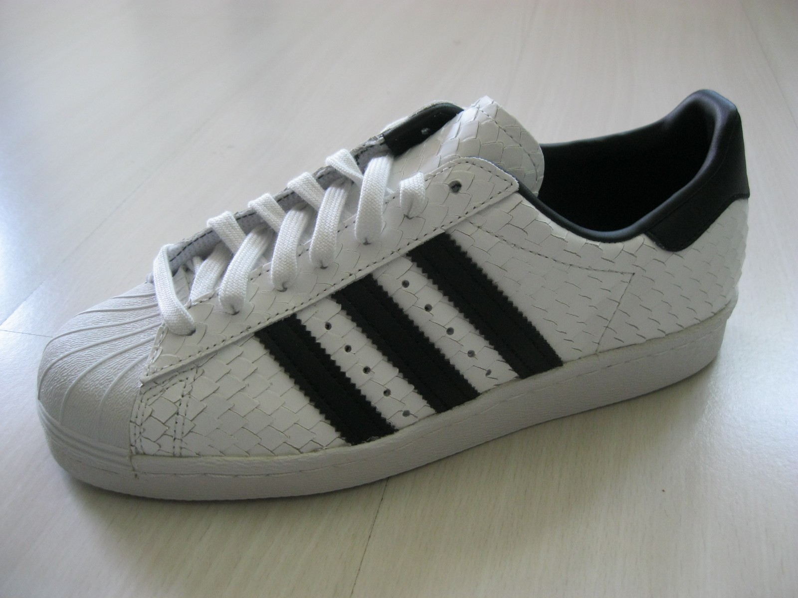 Adidas Superstar 80`S Unisex Gr.6 S75836 Adidas Superstar 80`S Unisex Gr.6 S75836