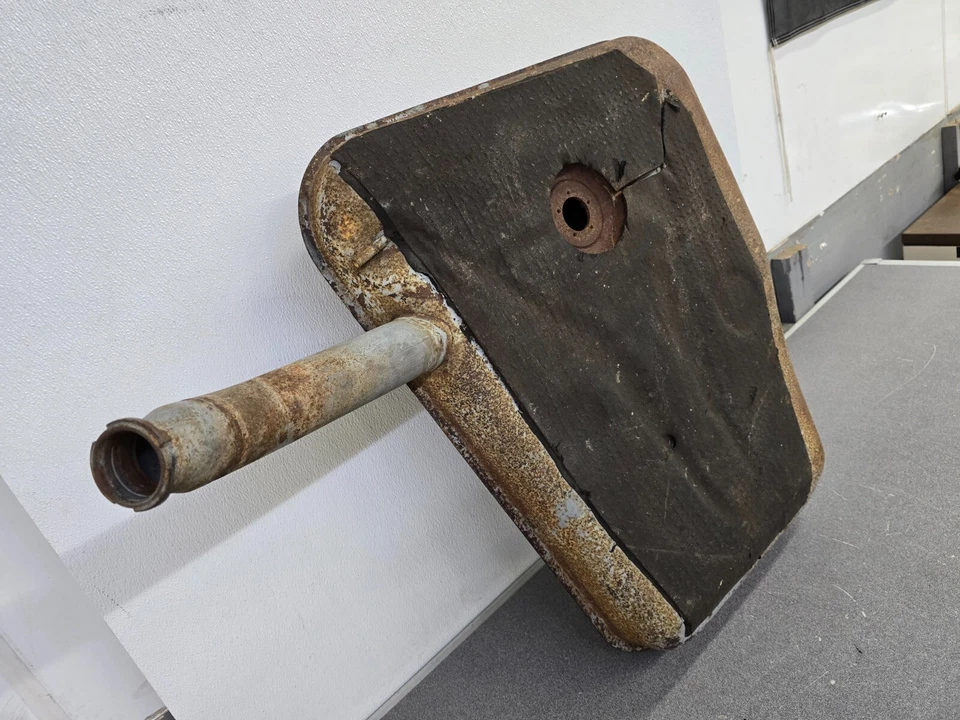 TANQUE DE COMBUSTIBLE DE GASOLINA USADO ORIGINAL GENUINO PORSCHE 356B T6 356C 356SC 1963-65 OXIDADO Foto 2 de 4