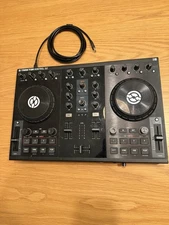 Native Instruments Traktor Kontrol S2 DJ Controller