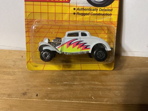 Matchbox 1993 MB 69 33 Willys Street Rod color is white with PRO STREET ON BACK - Picture 10 of 11