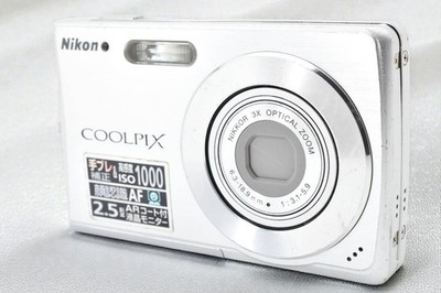 EXC+5] Nikon COOLPIX S200 7.1MP Compact Digital Camera Silver w