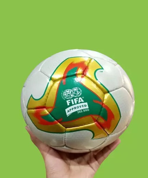 adidas 2002 FIFA APPROVED サッカーボール 2002個限定！アディダスのヒストリカルマッチボール1号球入荷