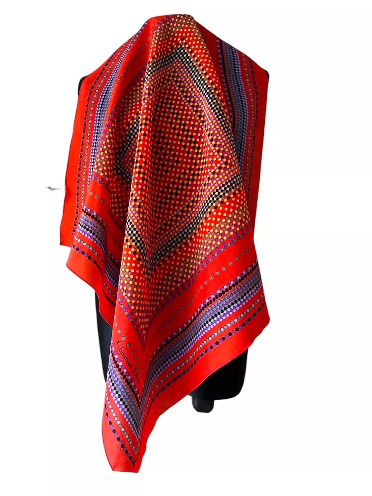 Foulard vintage Christian Dior 100% soie carré rouge vif avec petits motifs 22,44