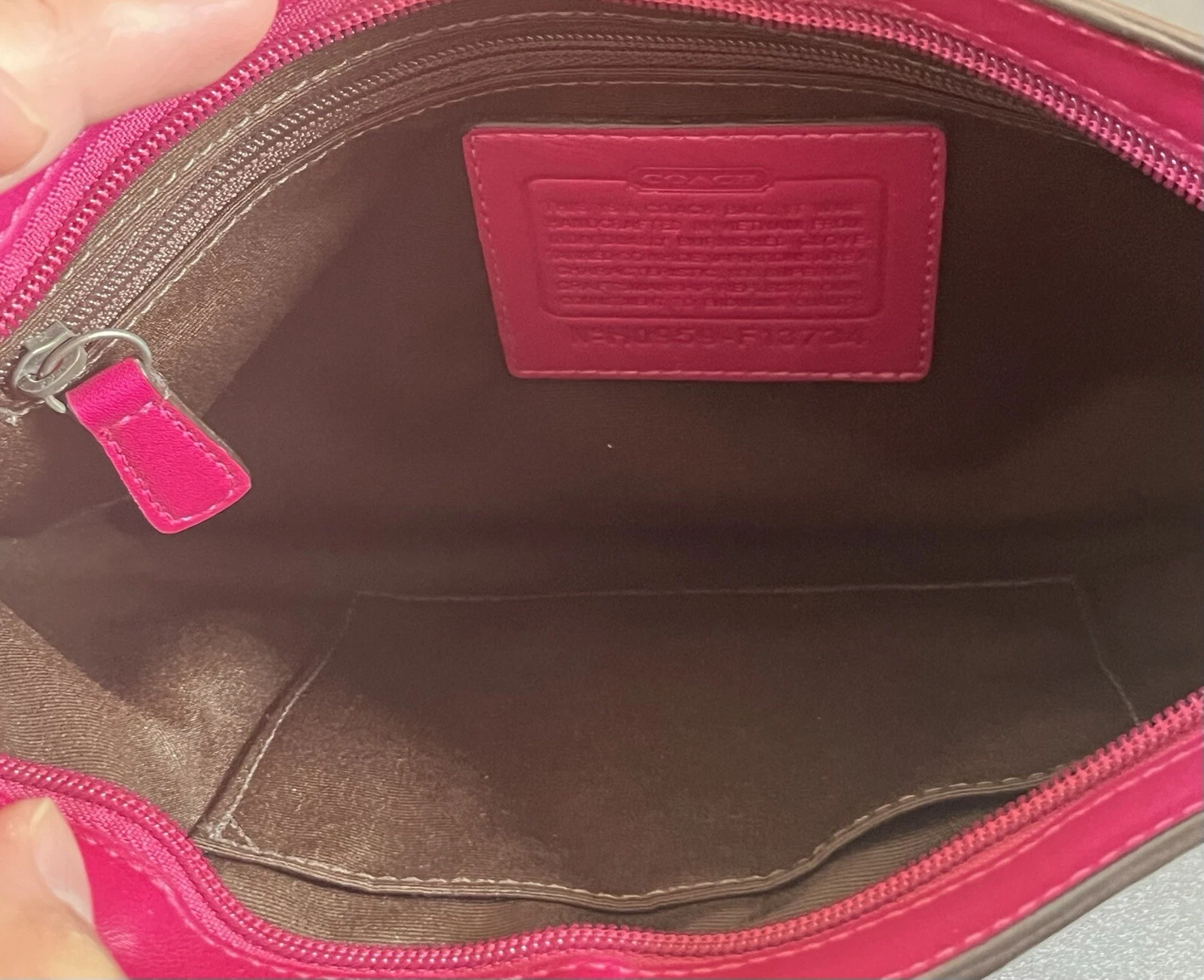 COACH (13734) Borsa da polso grande plissettata in pelle rosa lampone frizione