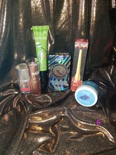 Trendy 6-Piece Beauty Care Set - Ready to Gift Makeup Bundle, Eyes, Lip Gloss,