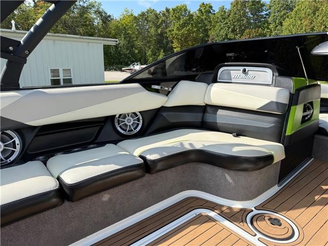 2015 Malibu Wakesetter 23 LSV  Black