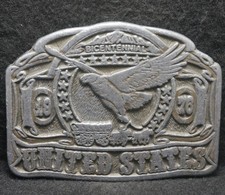 XC27122 VINTAGE 1975  UNITED STATES BICENTENNIAL  PATRIOTIC MENS BELT BUCKLE