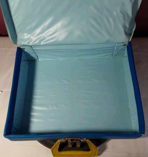 1970 Matchbox Superfast Collector's Carrying Case w/ 32 Superfast Vehicles - Picture 18 of 23