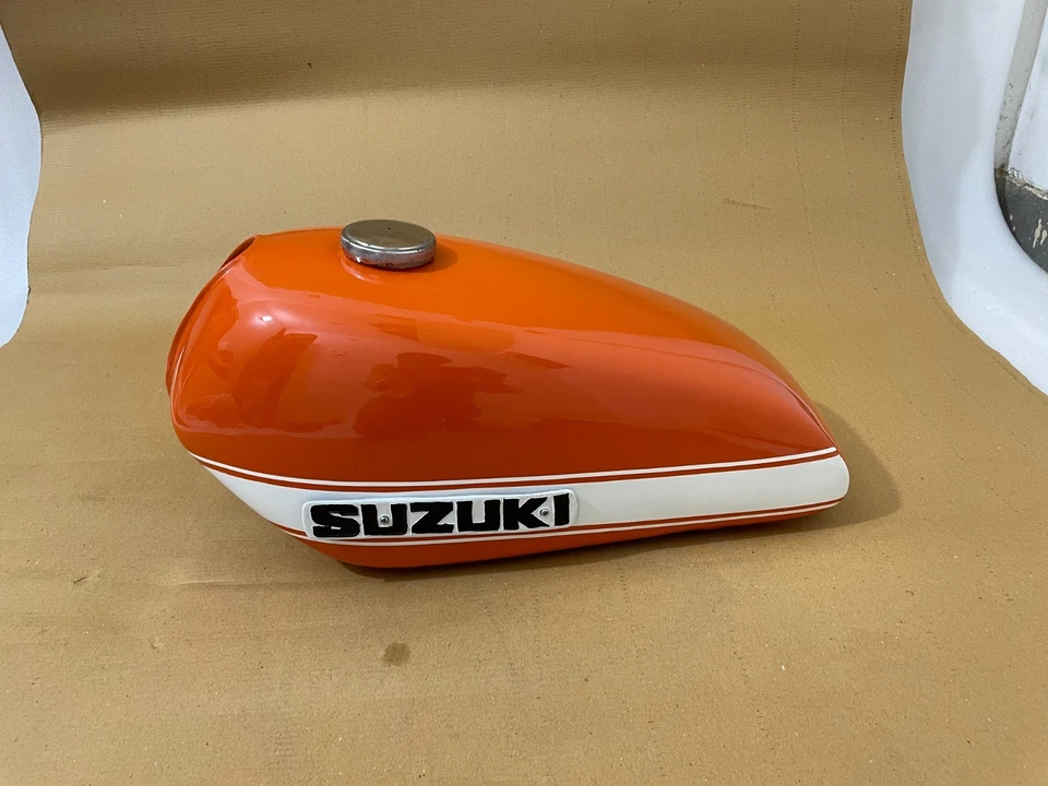 Tanque de gasolina de acero pintado Suzuki TS250 TS 250 1971-76 + tapa + insignia + llave Foto 2 de 4
