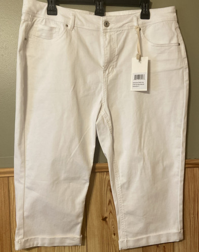 Charle B Women’s White 17” Slim Leg Long Shorts-Size 14-NWT- Cotton-5 Pocket - Picture 1 of 9