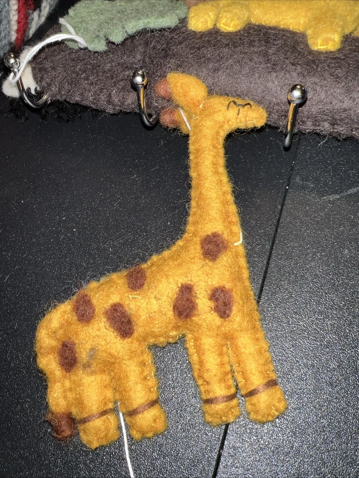 Ganchos de fieltro hechos a mano para guardería de Etsy 22 pulgadas de largo Foto 4 de 4