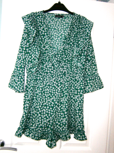 NEVER WORN BOOHOO PLAYSUIT GREEN/WHITE SIZE 12/14 EXCELLENT BARGAIN.