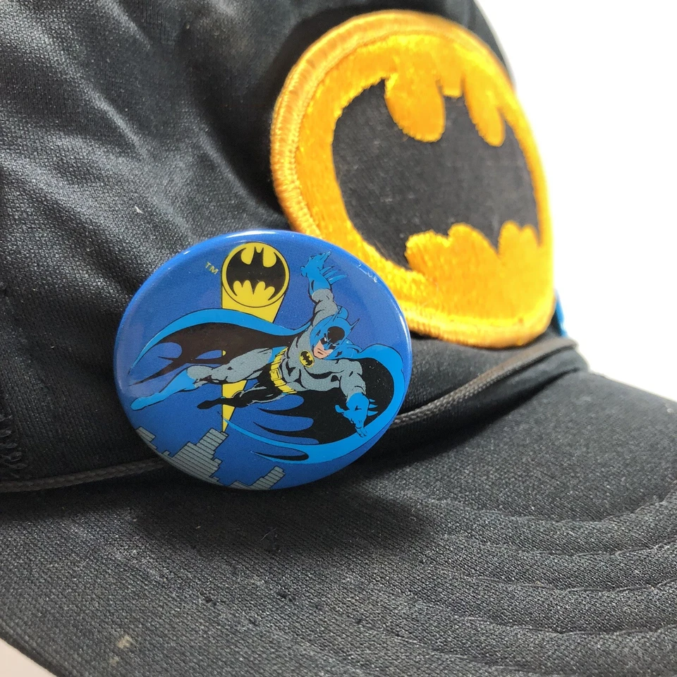 复古 DC 漫画蝙蝠侠黑帽平沿帽别针 1964 年黄色布贴布鲁斯·韦恩 — 第 2/4 张图片