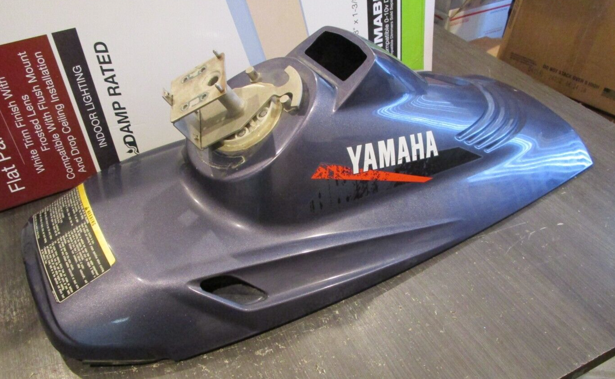 94 YAMAHA VXR PRO ENGINE HATCH HOOD ASSEMBLY GD0-U516H-00-P1 94 YAMAHA VXR PRO ENGINE HATCH HOOD ASSEMBLY GD0-U516H-00-P1