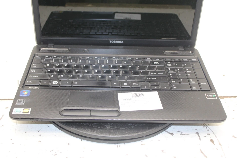 Portátil Toshiba Satellite C655D-S5091 AMD V140 4 GB de RAM sin disco duro ni batería Foto 3 de 4