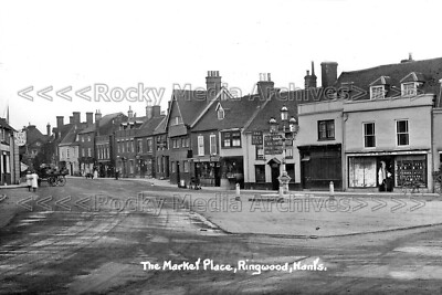 qqy-37 The Market Place, Ringwood bei Burley, New Forest, Hampshire. Foto.