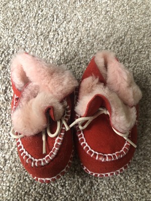 Baby slippers Red Moccasin Booties Suede Sheepskin