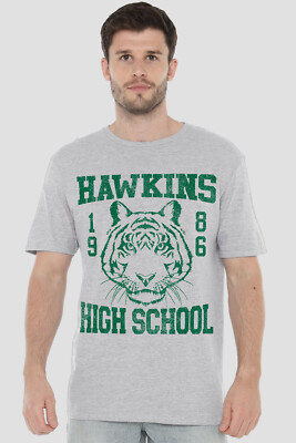 STRANGER THINGS 1986 HAWKINS HIGH SCHOOL - Herren T-Shirt S-2XL