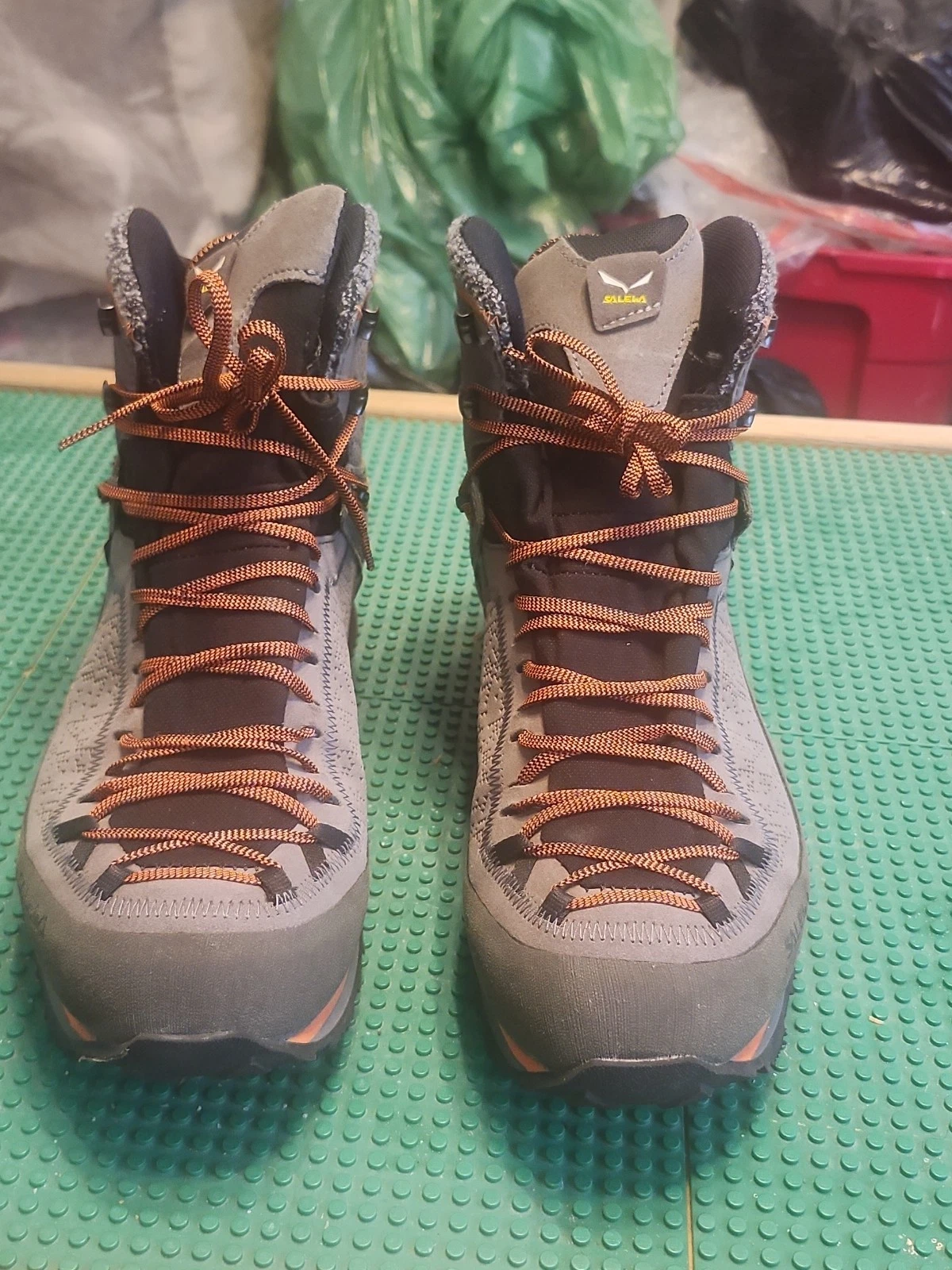 Salewa MTN Trainer 2 GTX Boots Men’s Size 10 Gray Orange Leather Wool Goretex
Opens in a new window 