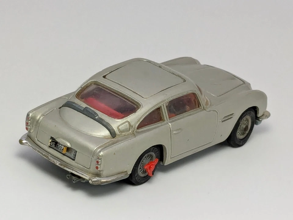 Vintage Corgi Toys James Bond Aston Martin DB5 #270 & Figures - Image 4 of 4