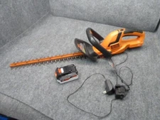 Black & Decker LHT2220 20V MAX Li-Ion 22" Cordless Hedge Trimmer Kit Lithium 4.0