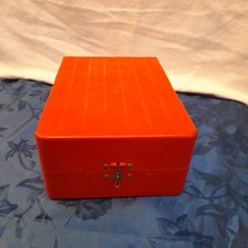 SCHEDARIO IN METALLO ROSSO marca RESISTO mod. 6-401-3-5, MADE IN ITALY, VINTAGE