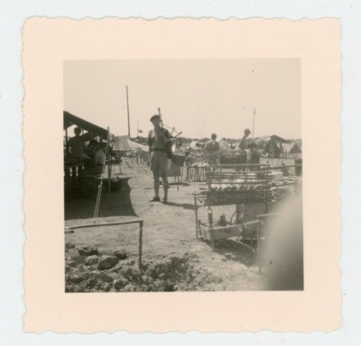FOTO SCHNAPPSCHUSS Amateur, Lager Militärlager mit Dudelsack Dudelsack
