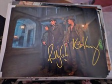 originale Autogramme Freddy Carter und Kit Young