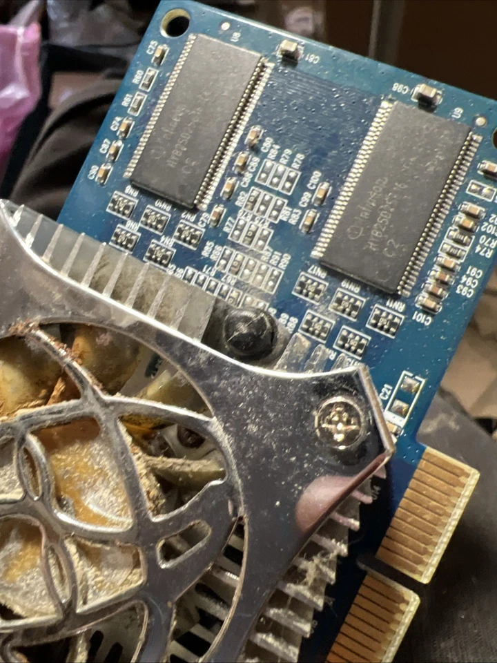 Nvidia GeForce GF FX5200 128MB DDR TV PCI Video Card PV-T64K-NTF7 - Image 4 of 4