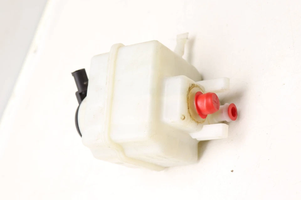 2014-2019 BMW 640I XDRIVE GRAN COUPE - Reservatório de fluido de freio / TANQUE 6782289 - Imagem 3 de 4