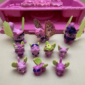 Hatchimals CollEGGtibles Rainbow-cation Wolf Family Carton complete retired set