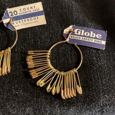 RARE VTG ANTIQUE GLOBE BRASS RUSTPROOF SAFETY PINS W/ ORIGINAL TAG 1940S NOS