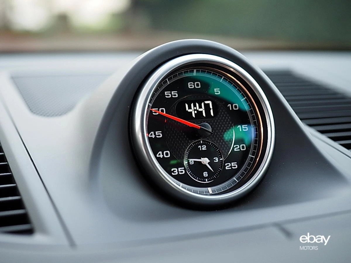 2015 Porsche Macan Turbo digital analog clock