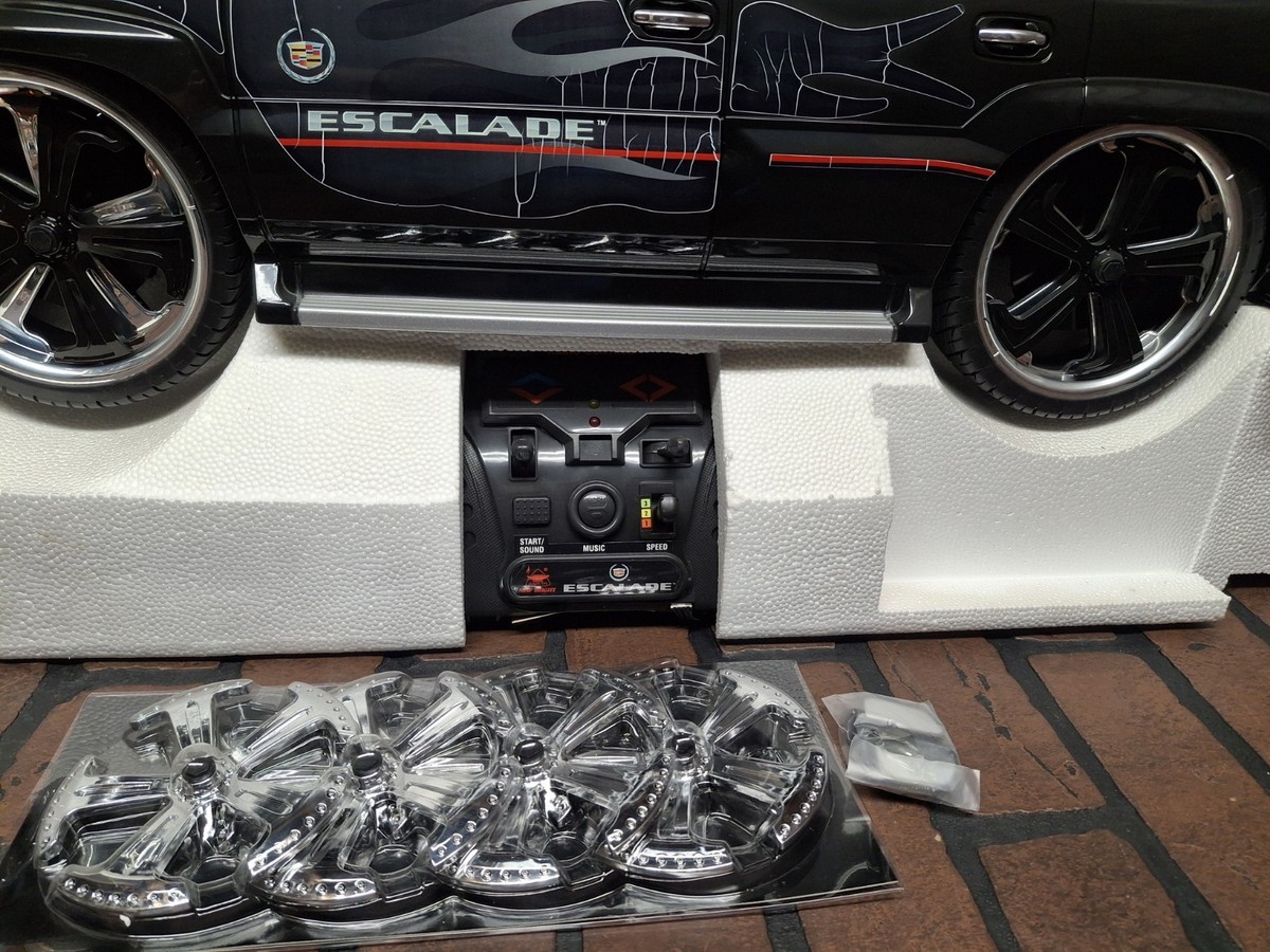 【未使用品】Cadillac Escalade R/C 1/6スケール 65cm New Bright: Cadillac Escalade: Peal White: RC: 1/6: New