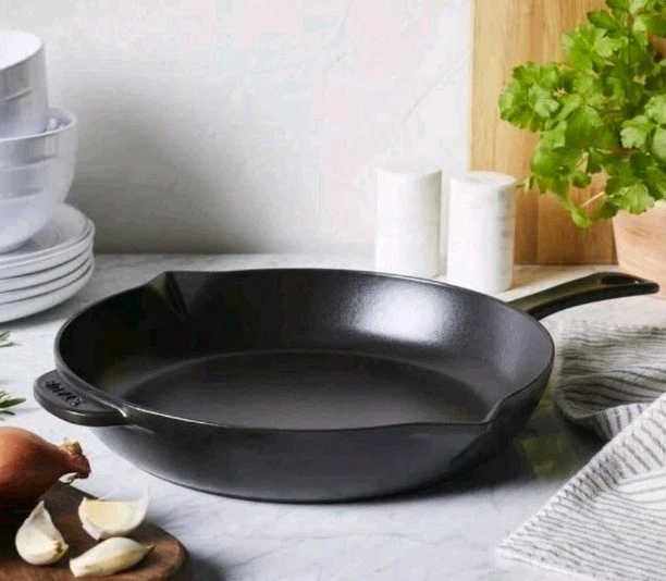 Staub Cast Iron Frying Pan Black 26cm New In Box Cooks On All Hobs