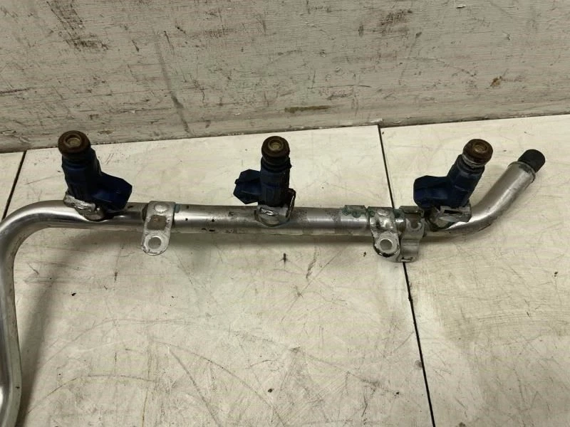 Chrysler Crossfire Limited 2006 carril inyector de combustible con inyectores OEM+ Foto 2 de 4