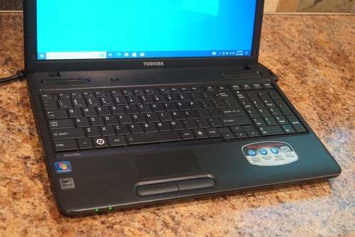 Toshiba Satellite C655D 22H2 Activated WIN 10PRO.Works,READ About Hinges. - Afbeelding 2 van 7