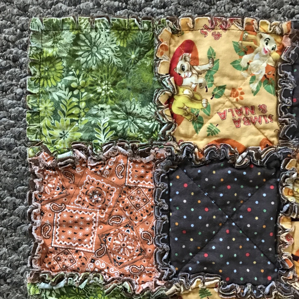 Edredón Cuna Retazos Rey León Reversible 39x49 Simba & Nala Hecho a Mano Tiro Foto 2 de 4