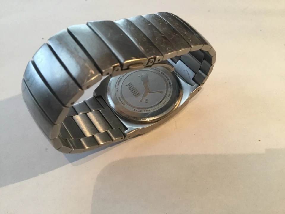 Reloj de cuarzo vintage Puma para hombre correa plateada nuevo Batt Foto 2 de 4