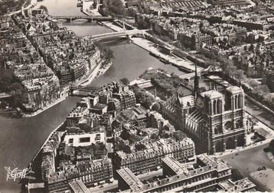 CPSM PARIS AERIAL VIEW NOTRE DAME DE PARIS ET L' ILE SAINT LOUIS